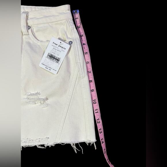 FREE PEOPLE NWT Worn White Short Ripped Button fly Jeans Skirt Size 25 - Picture 12 of 12